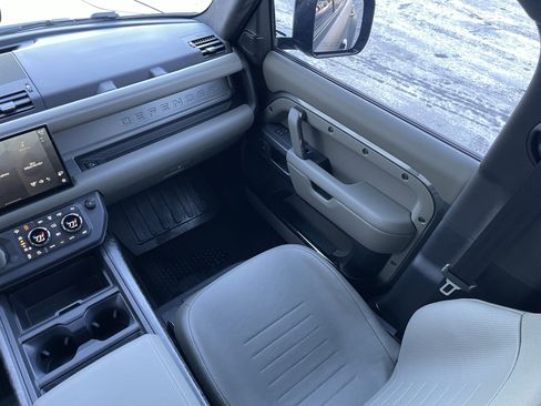 Certified 2025 Land Rover Defender 110 image 18