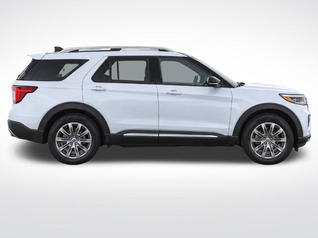 Used 2025 Ford Explorer Platinum RWD image 8