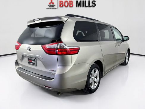 Used 2016 Toyota Sienna LE FWD image 7