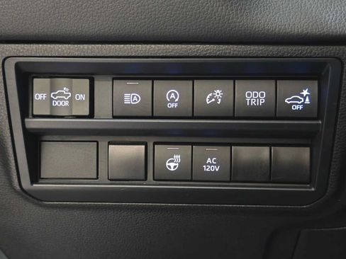 Used 2024 Toyota Tundra Limited AWD/4WD image 18