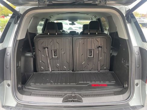 Used 2023 GMC Acadia SLE w/ Driver Convenience Package image 10