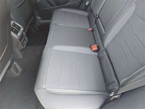 New 2026 Volkswagen Taos SE image 11