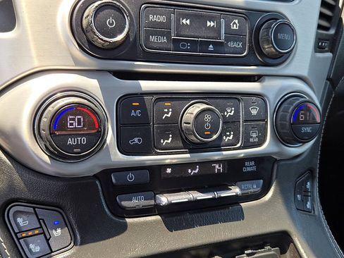 Used 2018 GMC Yukon XL SLT w/ Open Road Package AWD/4WD image 17