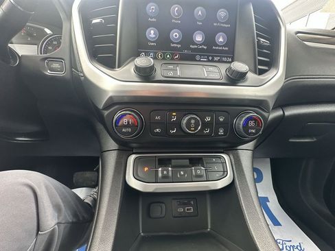 Used 2023 GMC Acadia SLT image 25