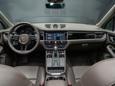 Certified 2025 Porsche Macan AWD/4WD image 20
