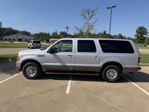 Used 2001 Ford Excursion XLT RWD image 4