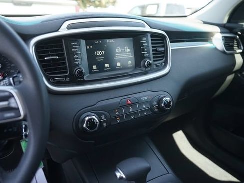 Used 2019 Kia Sorento FWD image 26