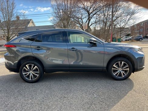 Used 2021 Toyota Venza LE image 6