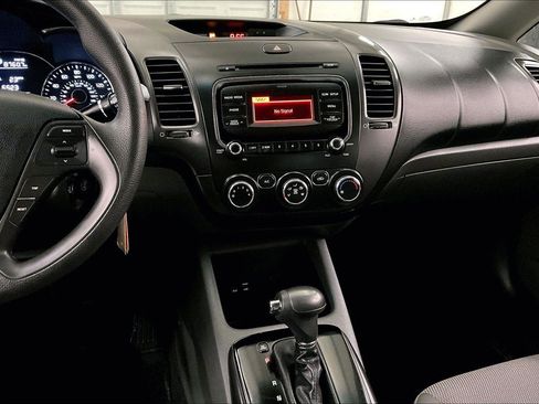 Used 2017 Kia Forte LX image 6