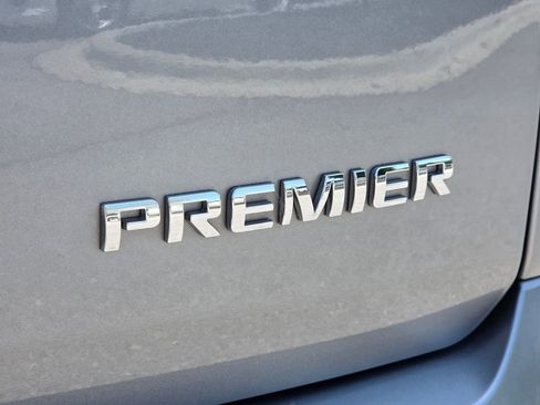 Used 2023 Chevrolet Traverse Premier AWD/4WD image 23