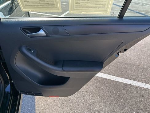Used 2015 Volkswagen Jetta S image 44