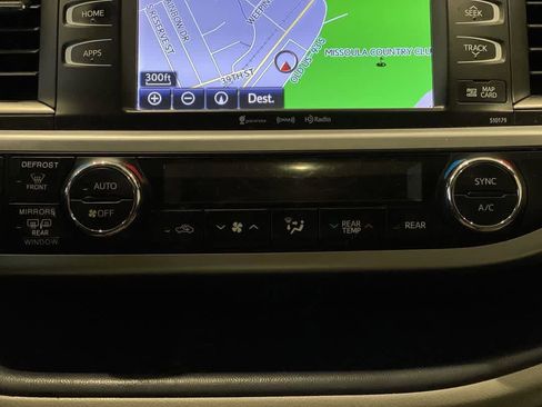 Used 2018 Toyota Highlander XLE image 23