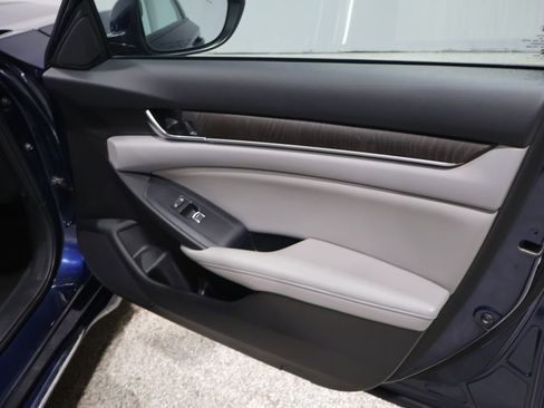 Used 2019 Honda Accord EX image 25