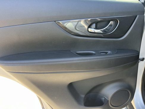 Used 2017 Nissan Rogue S FWD image 18