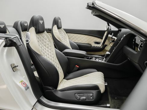 Used 2016 Bentley Continental GT image 32
