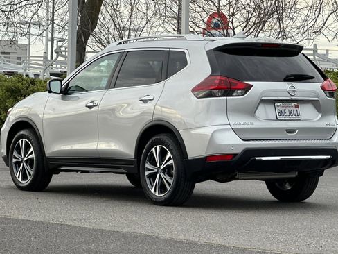Certified 2019 Nissan Rogue SV w/ Premium Package image 6