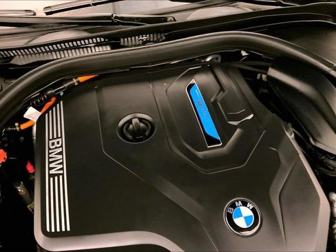 Certified 2023 BMW 530e xDrive w/ Executive Package AWD/4WD image 31