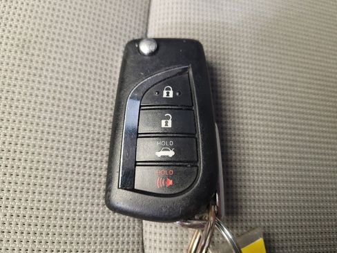 Used 2021 Toyota Corolla LE FWD image 32