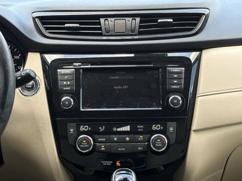 Used 2019 Nissan Rogue SV FWD image 17