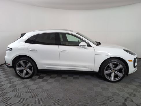 Used 2025 Porsche Macan image 9