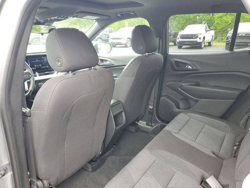 Used 2024 Chevrolet Trax RS w/ Sunroof Package FWD image 27