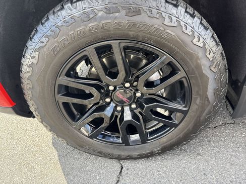 Used 2025 GMC Sierra 1500 Elevation image 12