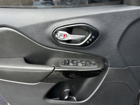 Used 2023 Jeep Cherokee Altitude Lux w/ Lux Elite Package image 23