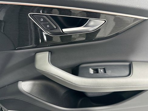 Used 2023 Audi Q8 Premium Plus w/ Premium Plus Package image 22