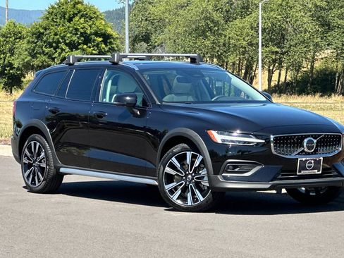 Used 2025 Volvo V60 B5 Cross Country Ultra w/ Climate Package AWD/4WD image 1