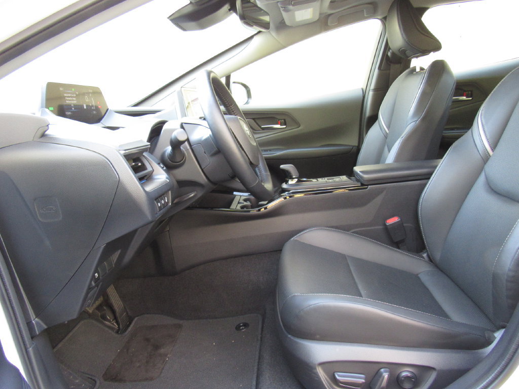 Certified 2025 Toyota Prius XLE FWD image 11