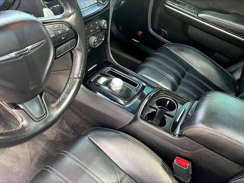 Used 2018 Chrysler 300 S w/ 300S Premium Group RWD image 16