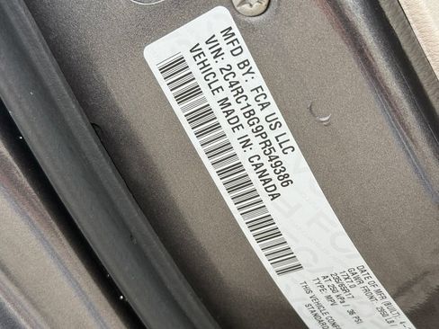 Used 2023 Chrysler Pacifica Touring-L FWD image 39