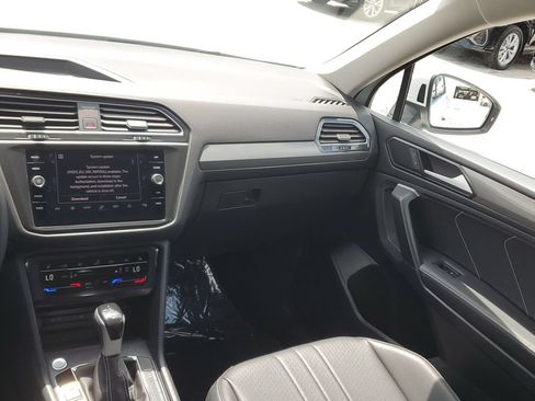 Certified 2023 Volkswagen Tiguan SE FWD image 21