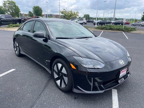 Used 2024 Hyundai Ioniq 6 SE RWD image 2