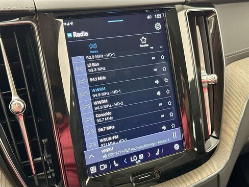 Used 2022 Volvo XC60 B5 Inscription w/ Protection Package Premier image 15