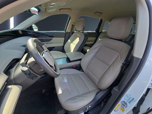 Used 2024 Lincoln Nautilus Premier AWD/4WD image 9