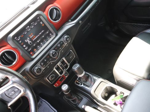 Used 2019 Jeep Wrangler Unlimited Rubicon AWD/4WD image 29