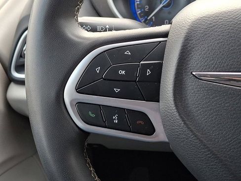 Certified 2023 Chrysler Pacifica Touring-L image 26