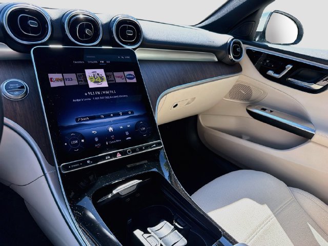 Used 2025 Mercedes-Benz C 300 Sedan image 26