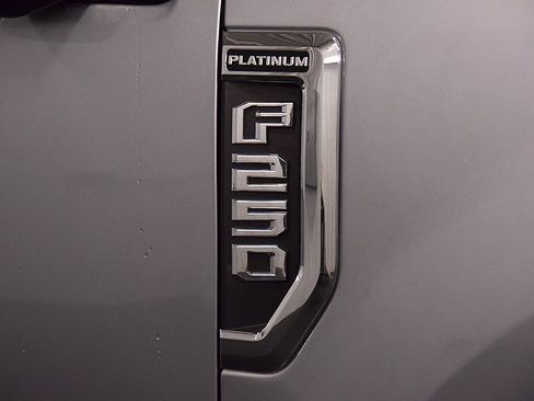 Used 2022 Ford F250 Platinum AWD/4WD image 12