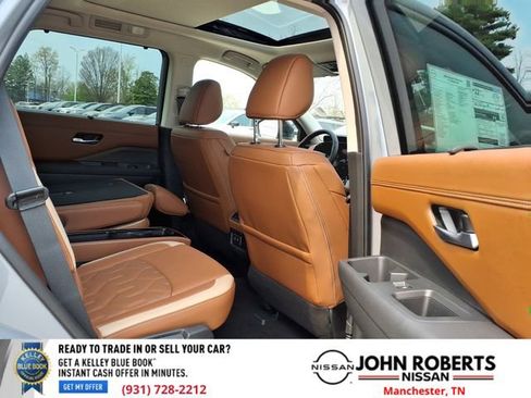 New 2026 Nissan Pathfinder Platinum AWD/4WD image 19
