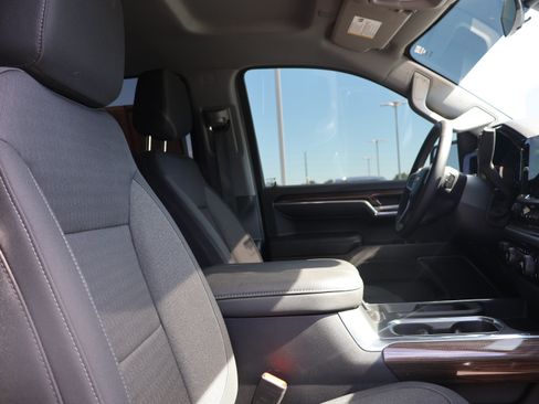 Used 2023 Chevrolet Silverado 1500 LT AWD/4WD image 8