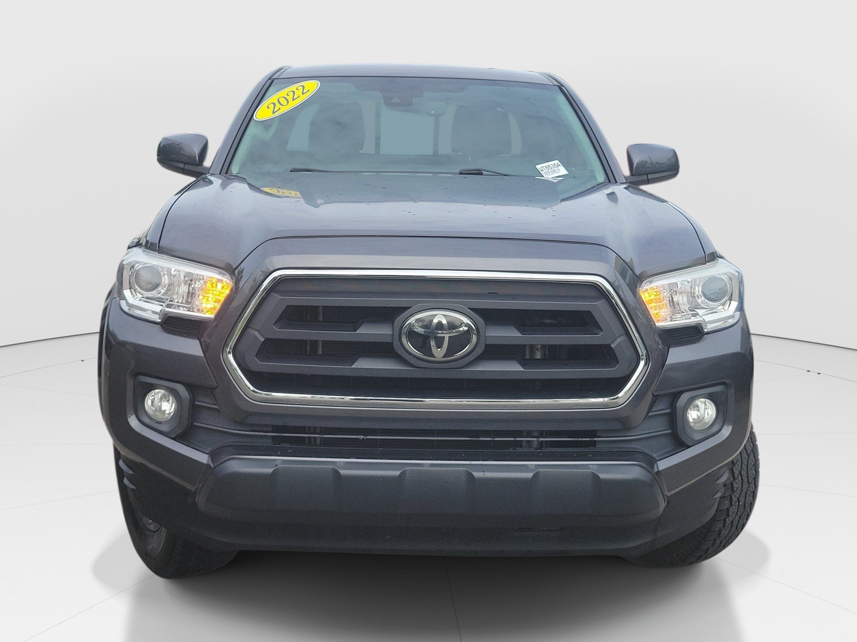 Used 2022 Toyota Tacoma SR5 RWD image 2