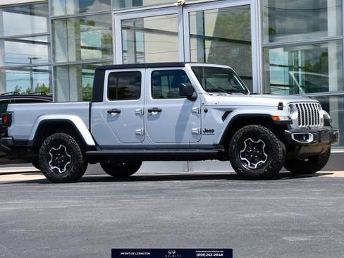 Used 2023 Jeep Gladiator Sport AWD/4WD image 1