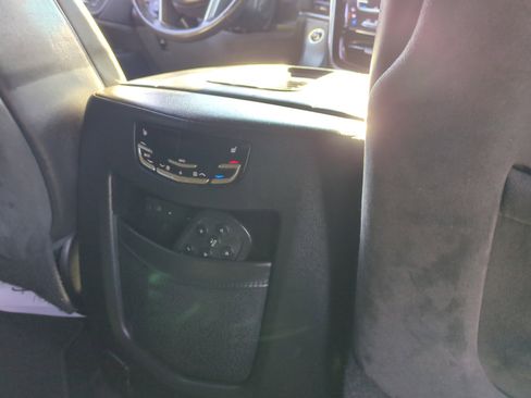 Used 2019 Cadillac Escalade ESV Platinum image 32