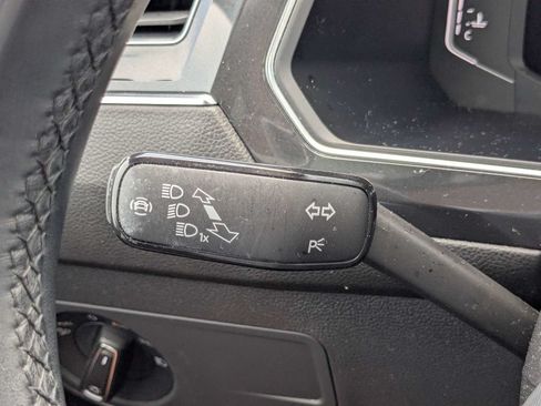 Used 2022 Volkswagen Tiguan SEL R-Line AWD/4WD image 40