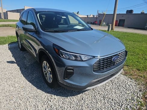 Used 2023 Ford Escape Active w/ Tech Pack #2 AWD/4WD image 5