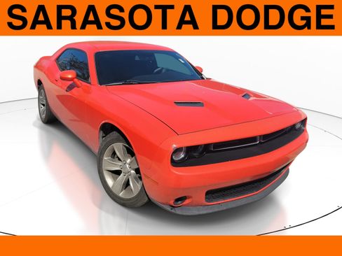 Used 2018 Dodge Challenger SXT image 1
