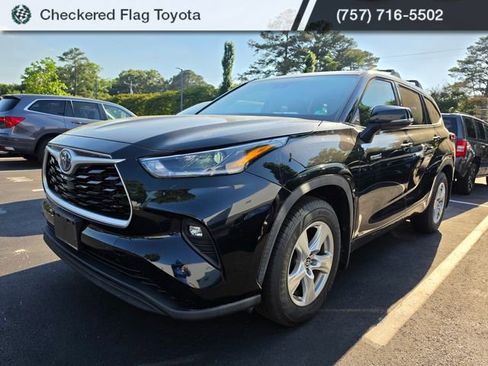 Used 2021 Toyota Highlander LE AWD/4WD image 1