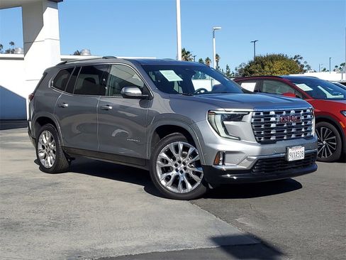 Used 2025 GMC Acadia Denali w/ Super Cruise Package image 2